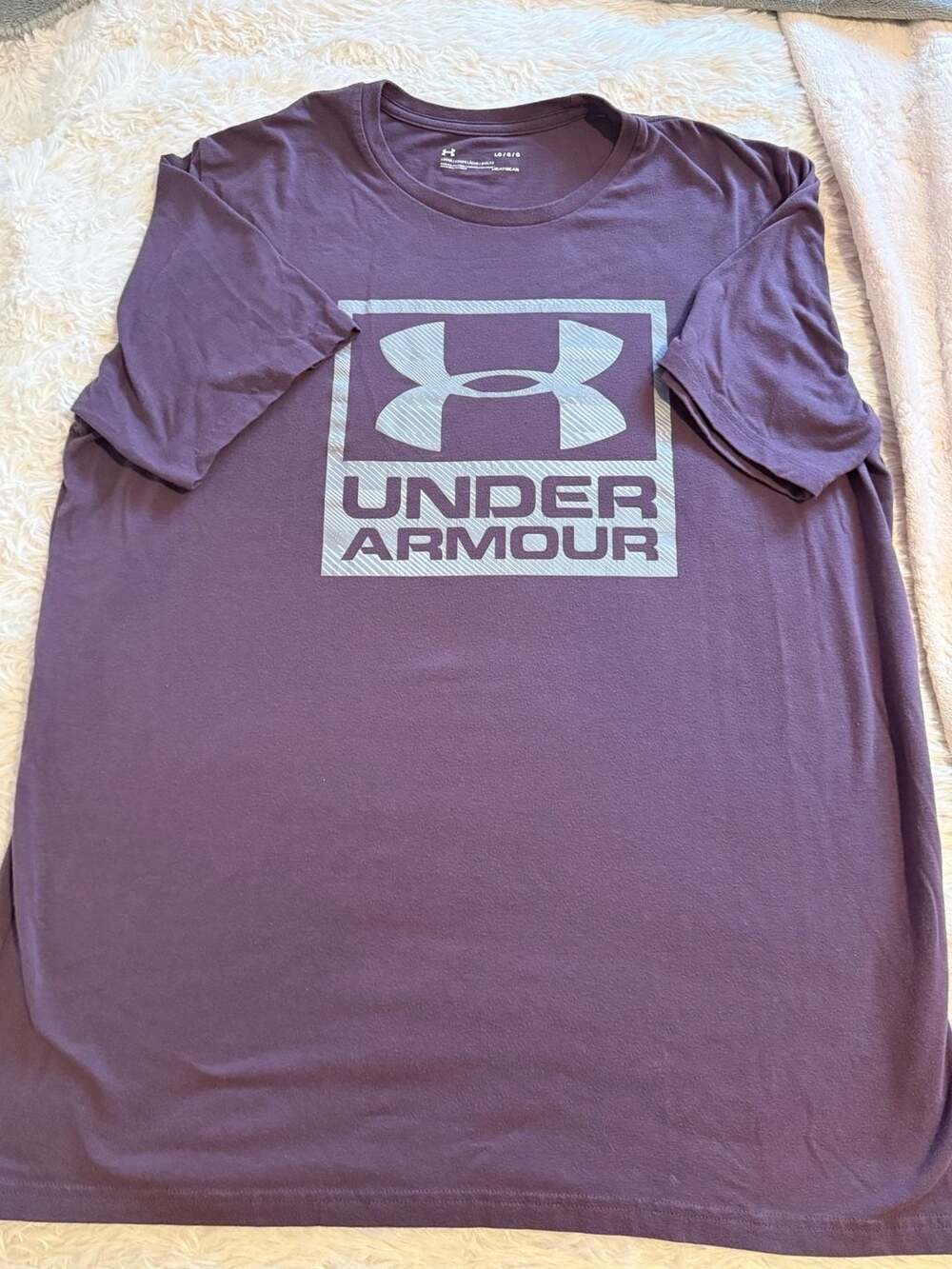 Under Armour Boxed Sport Style T-Shirt Size Large Purple